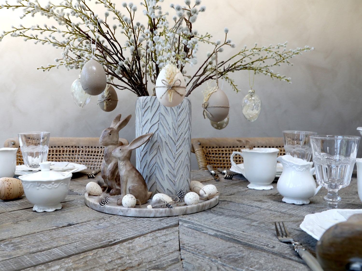 Osterei latte mit getrockneter Blume