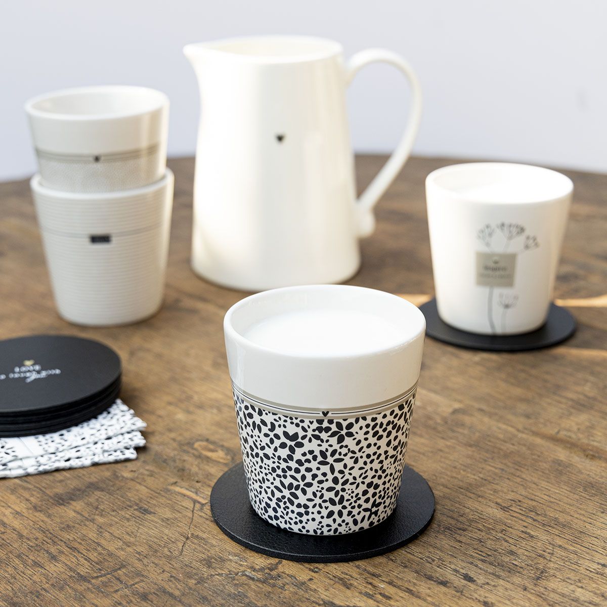Becher White Wild flower
