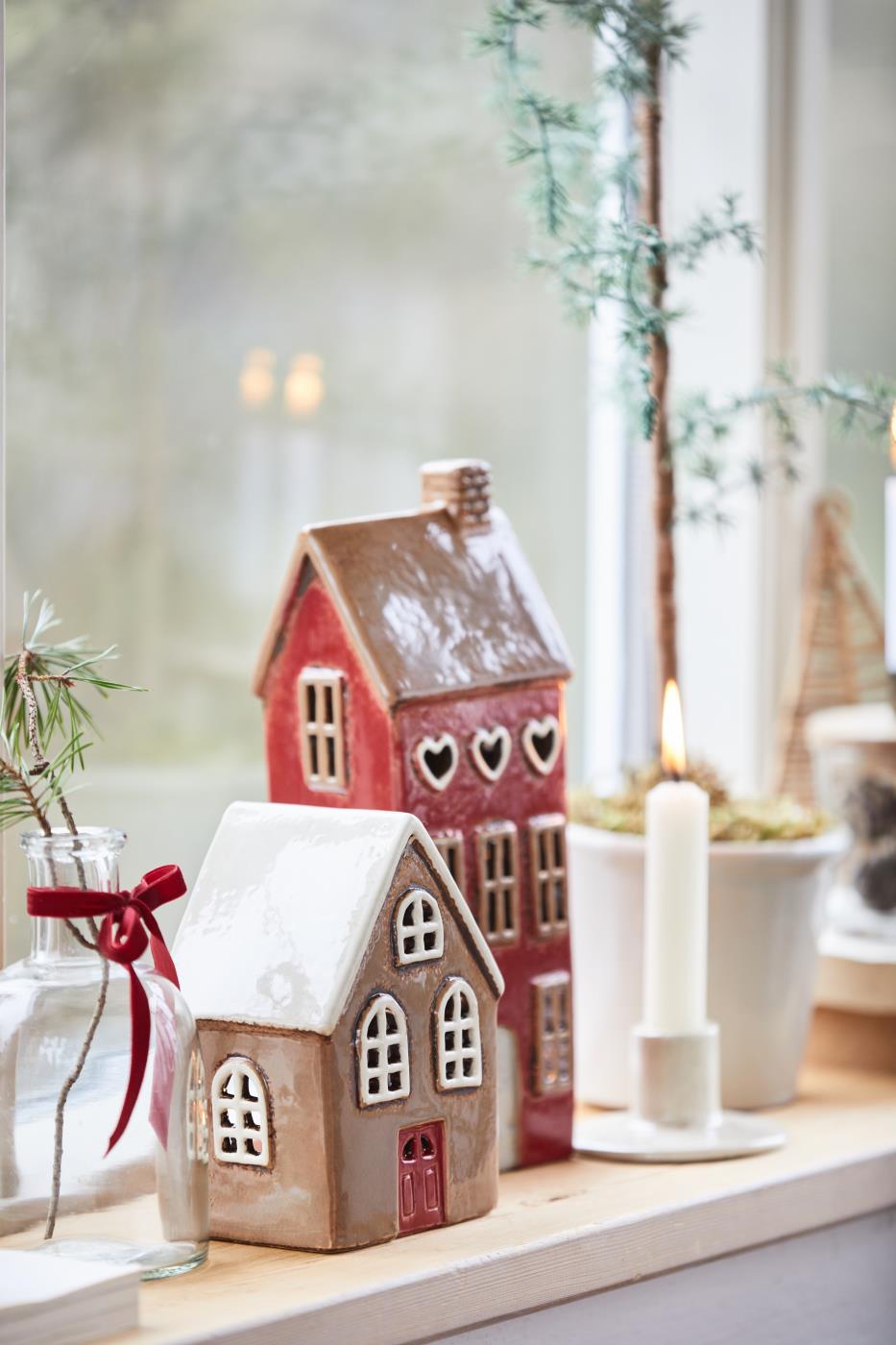 Haus für Teelicht Stillenat Rote Tür