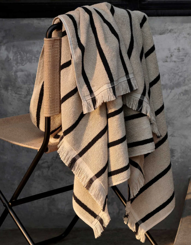 Badetuch ALEE sand/black