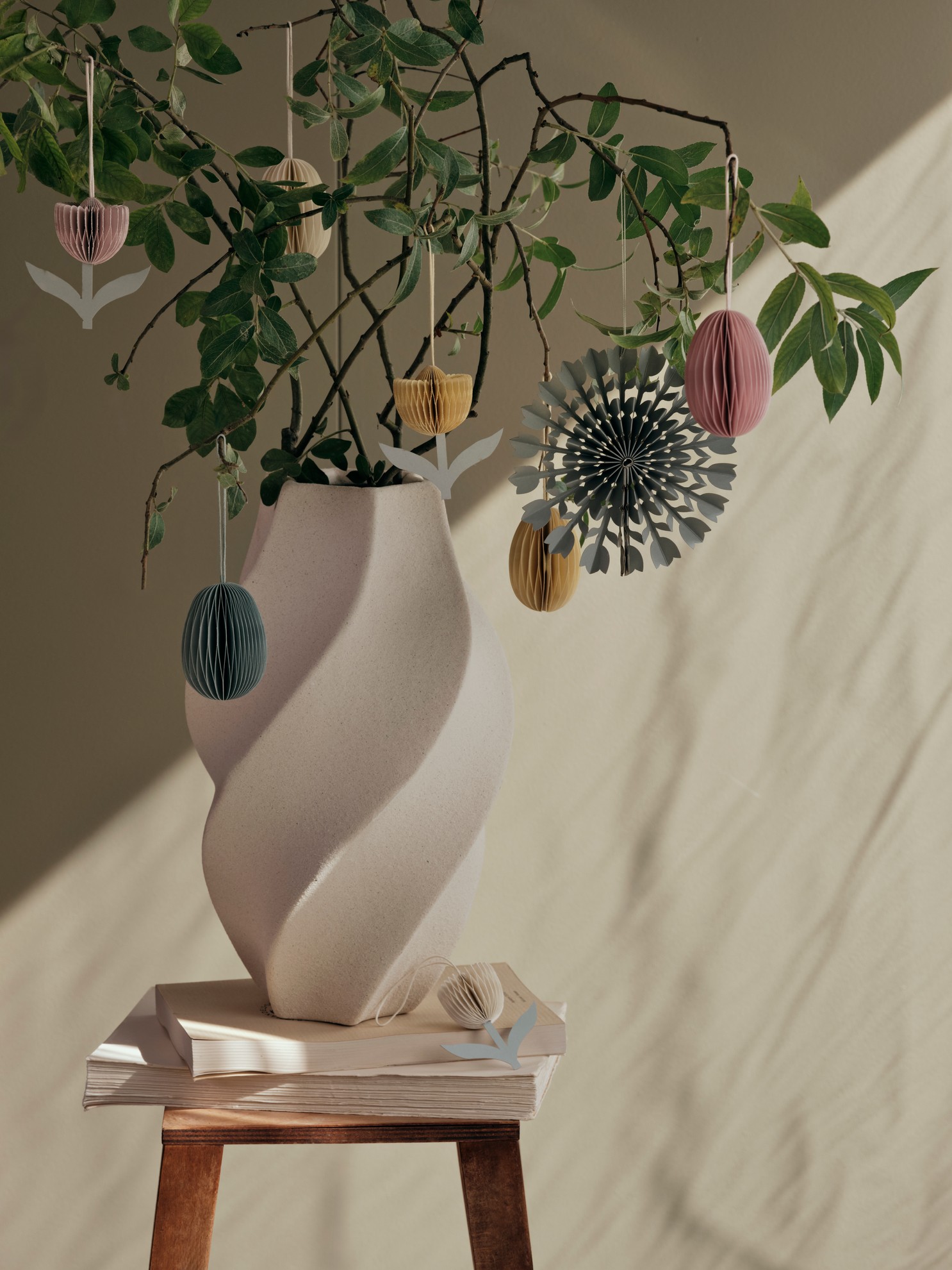 Papieranhänger Ei Megan White Cream