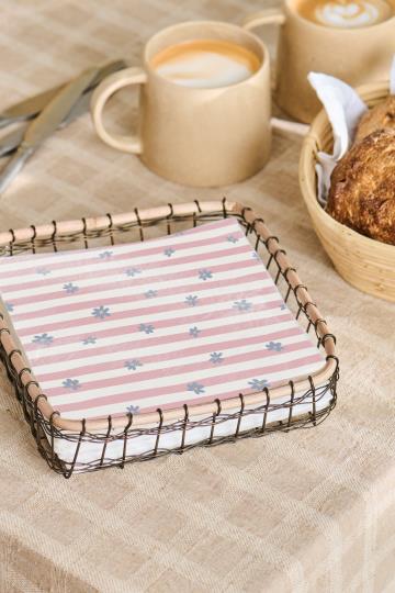 Serviette blaue Blumen rosa Streifen