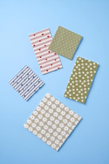 Serviette grün/weiß Blumen