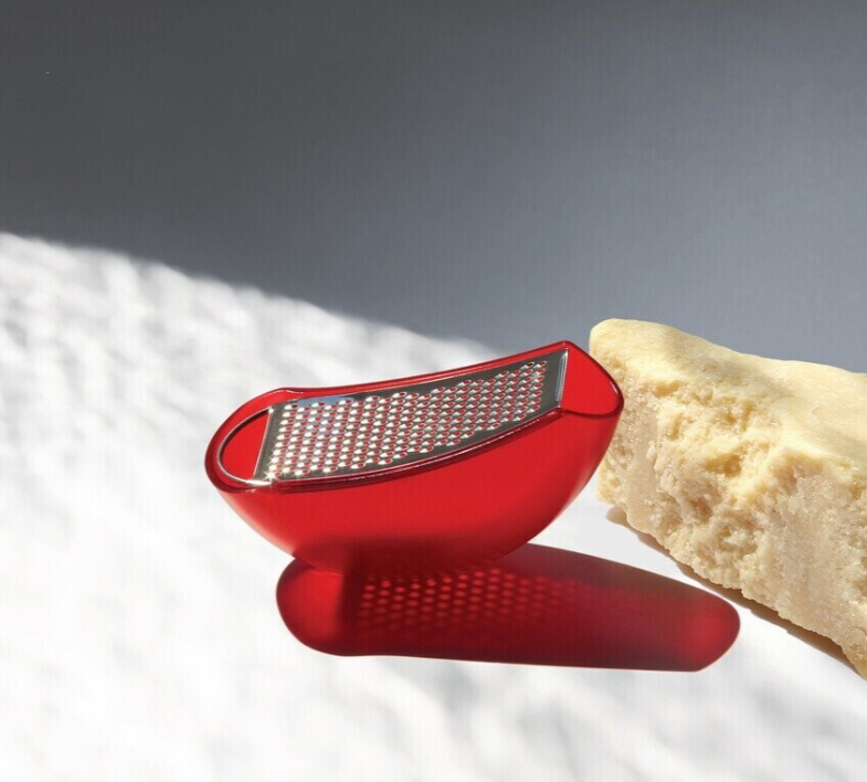 Reibe mit Käsedose Parmenide rot